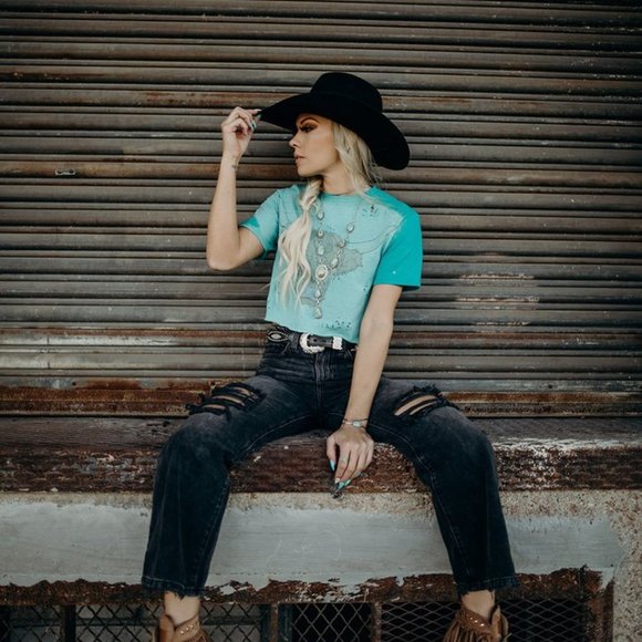 TEAL CROP TOP HIGHLAND COW Graphic Tee - Picture 5 of 7